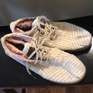 Tom’s lace up shoes